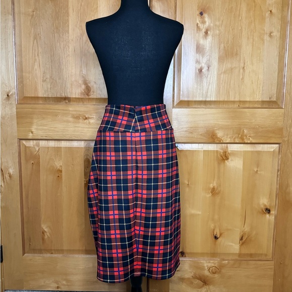 City Chic Plaid Stretchy Pencil Skirt. Knee Length. Size M/16, Red/Multi Plaid - Picture 3 of 8